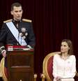 <p>Os novos reis da Espanha, Felipe VI e Letizia</p>  Foto: Paco Campos / Reuters