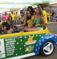 <p>O fusca é usado em todos os dias de jogo do Brasil; o carro sai cheio para uma volta a cada intervalo e ao final da partida</p>  Foto: Arquivo Pessoal / Divulgação