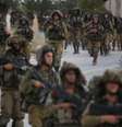 Soldados israelenses participam de operação de buscas na Cisjordânia  Foto: Reuters