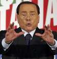 <p>Sentença de um ano de serviços sociais está sendo cumprida por Berlusconi em um asilo de Milão, onde ele acompanha doentes com mal de Alzheimer</p>  Foto: Alessandro Garofalo / Reuters