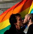 <p>Avanços e conquistas do público LGBT não ajudaram a reduzir o número de crimes de ódio contra homossexuais</p>  Foto: Eloy Alonso / Reuters