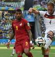 <p>Boateng (à esq.) não gostou de sua atuação contra a Alemanha e ignorou novo duelo com o irmão Jérôme</p>  Foto: AFP