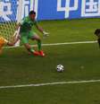 David Villa abre placar para a Espanha em jogo contra a Austrália, na Arena da Baixada, em Curitiba  Foto: Reuters