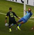 <p>Conhecido por unir o vestiário da Espanha, Pepe Reina pode ter feito seu primeiro e último jogo em Copas</p>  Foto: Reuters