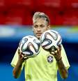 <p>Neymar participa de treino em Brasília</p>  Foto: Dominic Ebenbichler / Reuters