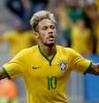 <p>Neymar, por sua vez, acertou três finalizações a mais que o argentino (8 a 5) e tentou quase o dobro de cruzamentos (9 a 5). Sem a bola, fez três faltas e levou um cartão amarelo. Mas desarmou mais que Messi (5 a 2).</p>  Foto: Ricardo Matsukawa / Terra
