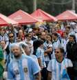 <p>Muito argentinos foram ao Beira-Rio para a partida contra a Nigéria</p>  Foto: Ricardo Matsukawa / Terra