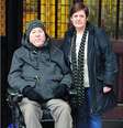 <p>Paul Lamb, que ficou paralisado por um acidente de trânsito, e Jane Nicklinson, esposa de Tony Nicklinson, morto em 2012, haviam iniciado uma campanha a favor da morte assistida e foram aos tribunais para tentar mudar a legislação</p>  Foto: Twitter