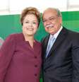 Presidente Dilma com César Borges durante a cerimônia de posse do ministro  Foto: Roberto Stuckert Filho/PR / Divulgação