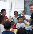 <p>"N&atilde;o podemos fechar os olhos para as dezenas de milhares de crian&ccedil;as que morrem todos os dias", diz Beckham no site da Unicef</p>  Foto: Facebook/ Unicef / Reprodução