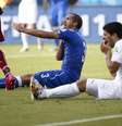 <p>Jogador uruguaio Luis Suárez (direita) reage após morder o italiano Giorgio Chiellini, durante jogo na Arena das Dunas, em Natal; zegundo Chiellini, punição a Suárez, que ficará quatro meses afastado do futebol, foi excessiva</p>  Foto: Tony Gentile / Reuters