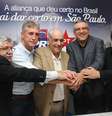 Padilha (de casaco cinza) entre integrantes da diretoria estadual do Partido da República  Foto: PR-SP / Divulgação