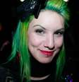 Em 2010, MariMoon estava com os fios verdes vibrantes no São Paulo Fashion Week  Foto: Getty Images