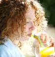 Copo de 250 ml de suco de laranja tem o equivalente a sete colheres de chá de açúcar  Foto: Getty Images 