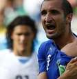 <p>Chiellini reclama de mordida dada por Suárez</p>  Foto: Tony Gentile / Reuters