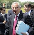 <p>O candidato à presidência da Comissão Europeia, Jean-Claude Juncker, chega à cidade de Courtrai para participar de uma reunião antes de se encontrar com membros da União Europeia, em 26 de junho</p>  Foto: AFP