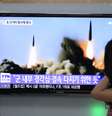 Sul-coreanos acompanham pela televisão tensão com lançamento de mísseis da Coreia do Norte  Foto: Ahn Young-joon / AP