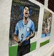 Pintura retratando o atacante uruguaio Luis Suárez na praia de Copacabana, Rio de Janeiro. 27/6/2014  Foto: Pilar Olivares / Reuters