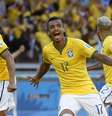 <p>O camisa 17, Luiz Gustavo, volta ao time após cumprir suspensão</p>  Foto: Ricardo Matsukawa / Terra