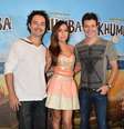 Rodrigo Faro, Sabrina Sato e Marco Luque posam juntos na pré-estreia do filme Khumba, em São Paulo  Foto: Caio Duran / AgNews