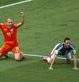 Robben pede pênalti para a Holanda durante jogo contra o México  Foto: Mike Blake / Reuters