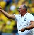Luiz Felipe Scolari terá que trabalhar para corrigir os erros do meio de campo de Seleção Brasileira  Foto: Getty Images 