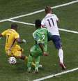 <p>França teve dificuldade para vencer a Nigéria nesta segunda-feira</p>  Foto: David Gray / Reuters