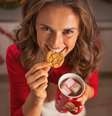Durante o inverno, a vontade de comer mais tem de ser driblada com algumas dicas especiais que ajudam a manter a dieta   Foto: Shutterstock