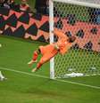Müller avança pela esquerda, entra na área e toca para o meio. Schürrle faz leve desvio e manda a bola no canto esquerdo de M'Bolhi, abrindo o placar para a Alemanha na prorrogação  Foto: Christophe Simon / AFP