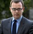 <p>Andy Coulson é acusado de ter pago funcionários para conseguir o  livro com os dados dos funcionários do Palácio Real</p>  Foto: Neil Hall / Reuters