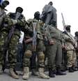 <p>Combatentes pr&oacute;-R&uacute;ssia&nbsp;montam guarda em Donetsk, no leste da Ucr&acirc;nia, em 21 de junho</p>  Foto: Dmitry Lovetsky / AP