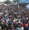 Milhares de israelenses participam nesta terça-feira dos funerais pelos três adolescentes israelenses que foram sequestrados em 12 de junho na Cisjordânia e foram encontrados nesta segunda  Foto: Gil  Cohen Magen / AFP