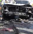 <p>Explos&atilde;o do carro-bomba destruiu carros e t&aacute;xis que estavam desembarcando passageiros e mercadorias em uma rua adjacente ao mercado</p>  Foto: Jossy Ola / AP