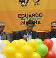 A convenção realizada na noite desta segunda-feira foi marcada por um cenário insólito: o candidato tucano Paulo Bauer, discursando diante de bandeiras e faixas que defendem o candidato do PSB à presidência, Eduardo Campos  Foto: Fabricio Escandiuzzi / Especial para Terra