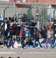 <p>Policiais franceses expulsam&nbsp;imigrantes ilegais de seu acampamento em Calais, no norte da Fran&ccedil;a, nesta quarta-feira,&nbsp;2 de julho</p>  Foto: DENIS CHARLET / AFP