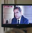 Transmissão da entrevista do ex-presidente francês Nicolas Sarkozy à rede de rádio e televisão TF1, em Lyon, na França, nesta quarta-feira. 02/07/2014 REUTERS.  Foto: Reuters