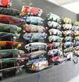 A SkateCenter é uma loja voltada para o novo skatista. Lá, tudo é pensado para o garoto que vai conhecer a pista com o pai sem saber andar de skate   Foto: Divulgação