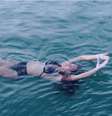 <p>Beyoncé descansando no mar</p>  Foto: Instagram / @beyonce / Reprodução