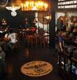 <p>Sob intensos protestos e ameaças de morte ao proprietário, o café foi fechado em 2013</p>  Foto: Twitter