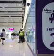 <p>Passageiros caminham no&nbsp;aeroporto&nbsp;de Heathrow, em Londres, Inglaterra,&nbsp;em&nbsp;abril de 2014</p>  Foto: Oli Scarff / Getty Images 