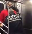 <p> O homem foi preso porque estava cochilando no vagão</p>  Foto: Youtube