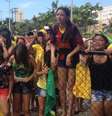 "Neymarzetes" choraram e gritaram de forma histérica por toda a manhã no hotel da Seleção  Foto: Celso Paiva / Terra