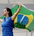 <p>Torcedora brasileira nos arredores do Castelão; público terá maioria de turistas </p>  Foto: Ricardo Matsukawa / Terra