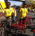 Moradores de Fortaleza disputam clientes no "bike-táxi"  Foto: Camila Srougi / Terra