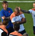 <p>O jogador Nigel de Jong durante treino da seleção holandesa</p>  Foto: Yasuyoshi Chiba / AFP