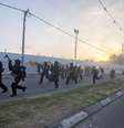 <p>Pol&iacute;cia da fronteira de Israel v&atilde;o contra palestinos que protestam contra a morte do adolescente</p>  Foto: EFE