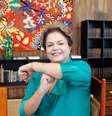 <p>Dilma faz o gesto criado por Neymar em homenagem ao atleta. " É thois"</p>  Foto: Facebook/ Palácio do Planalto / Reprodução