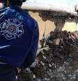 <p>Corpo de Bombeiros da Guatemala agem em operação de resgate após o terremoto que aconteceu na fronteira do país com o México</p>  Foto: Bomberos Departamentales / AP
