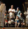 <p>A agência de refugiados da Organização das Nações Unidas contou 63.600 chegadas de imigrantes na Itália até 4 de julho. Na foto, imigrantes aguardam para desembarcar no porto de Pozzallo, na Sicília, em 13 de maio</p>  Foto: Carmelo Imbesi / Reuters
