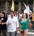 Participam de caminhada no Rio Tarcísio Motta (esq.), candidato do Psol ao governo do Rio de Janeiro, Marcelo Freixo, deputado estadual, e Luciana Genro, candidata do partido à Presidência da República.  Foto: Psol / Divulgação